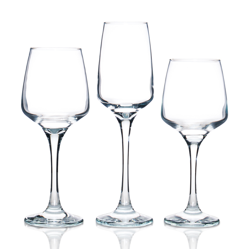 Set de 18 verres à pied transparents 