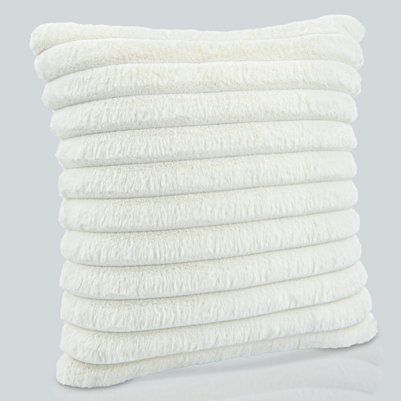 Coussin imitation fourrure 'Nils' lignes