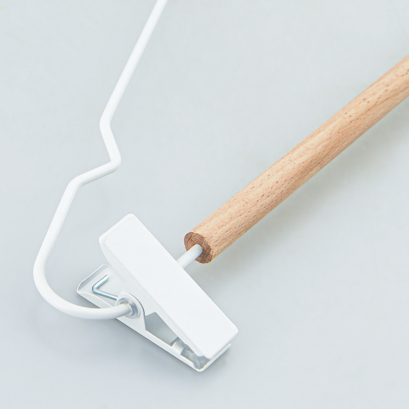 Cintre avec pinces blanc