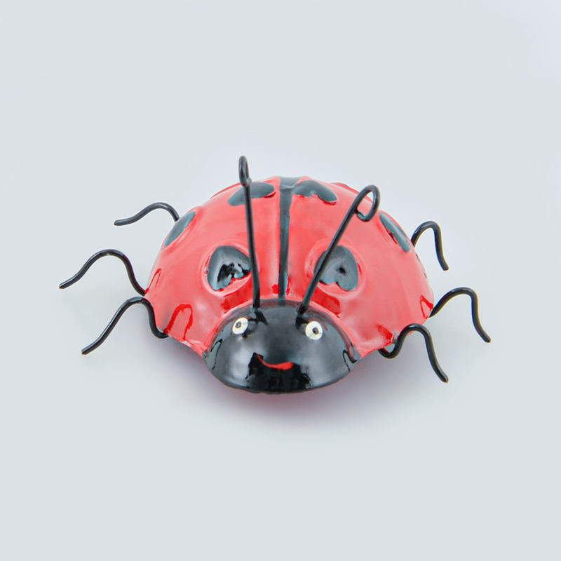 Coccinelle décorative en métal