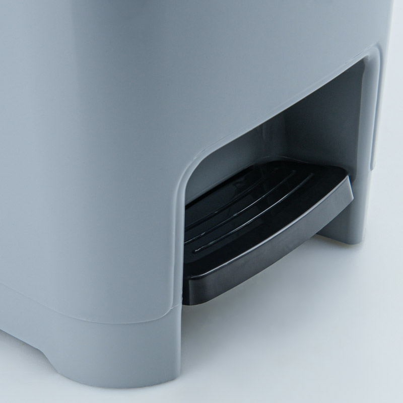 Poubelle à pédale grise 60L