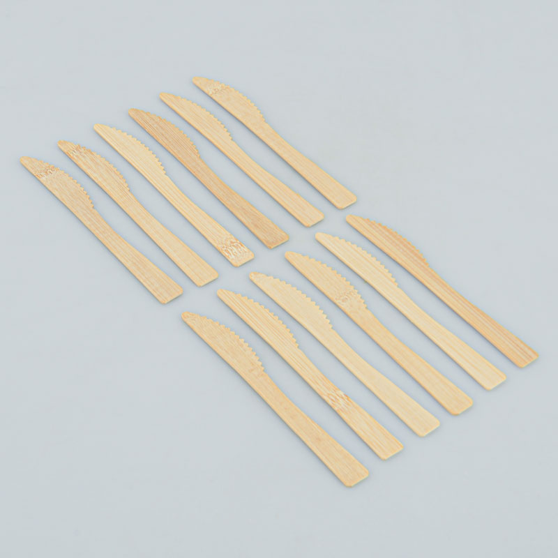 Lot de 12 couteaux en bambou