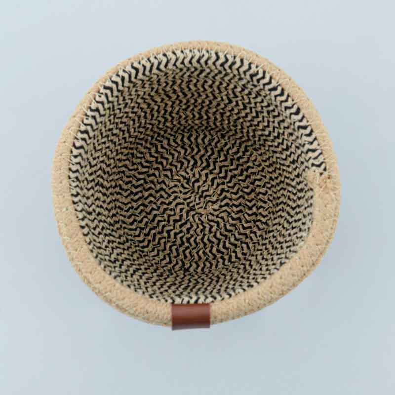 Panier avec cordage