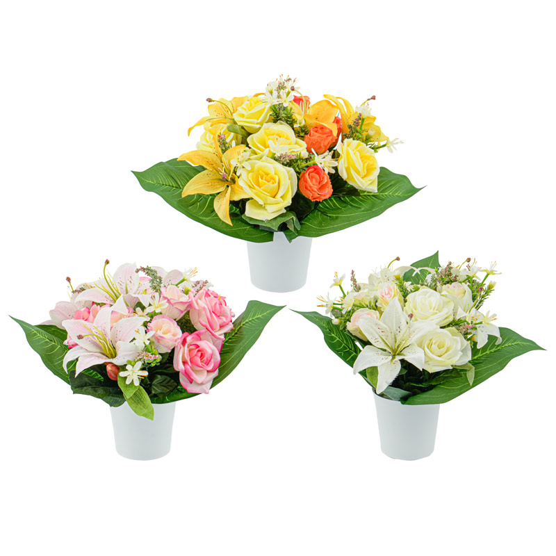 Composition de boutons de roses et de lys
