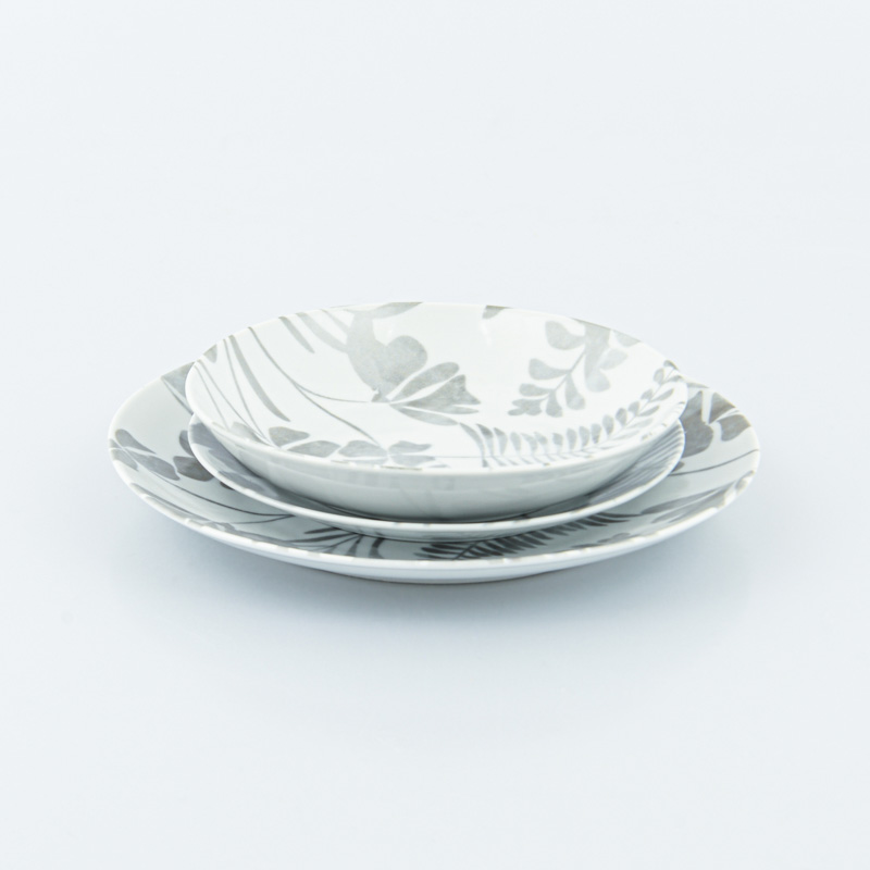 Assiette plate décorée 'Izadora'