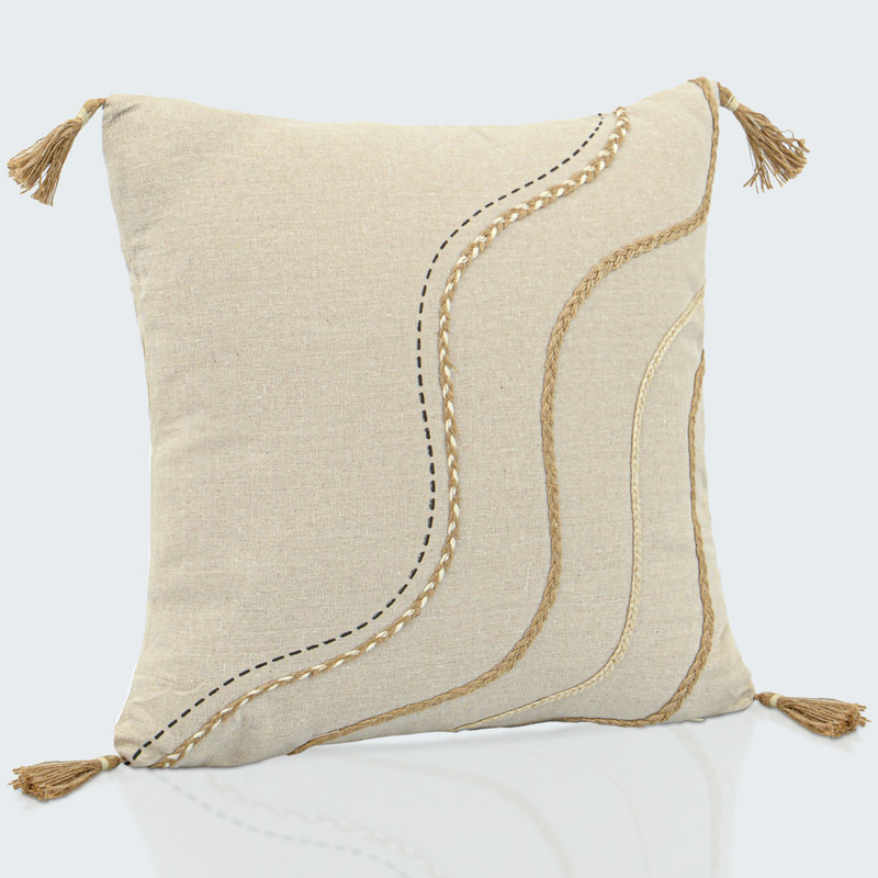 Coussin 'Manel' jute tressée et pompons beige
