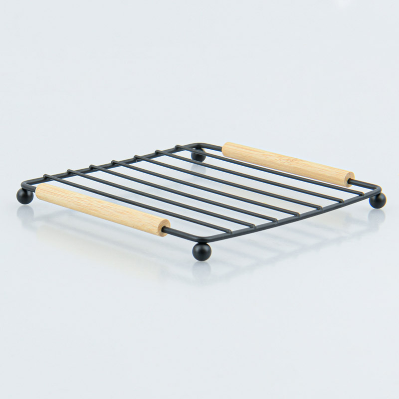 Dessous de plat noir en fer et bois