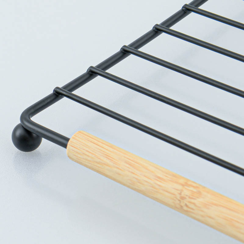 Dessous de plat noir en fer et bois