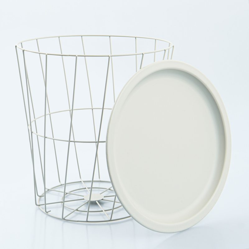 Table filaire en métal