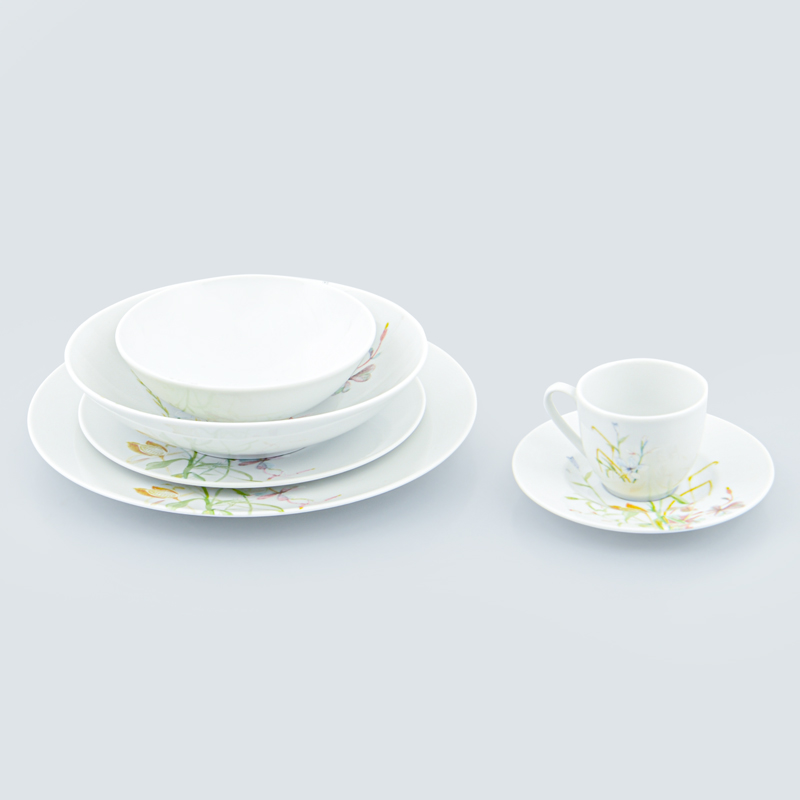 Assiette plate décorée 'Floralie'