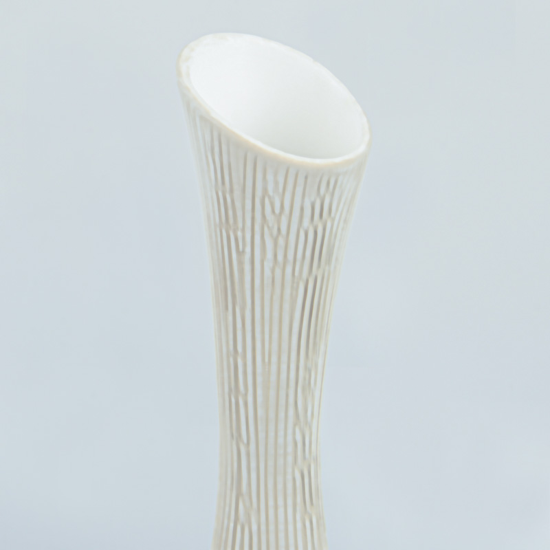 Vase ondine 'Azura' en céramique crème