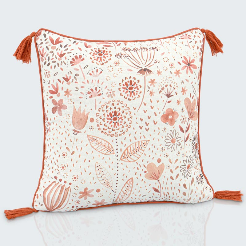 Coussin 'Elvira' fleuri à pompons terracotta