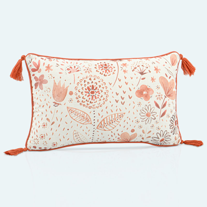 Coussin 'Elvira' fleuri à pompons terracotta