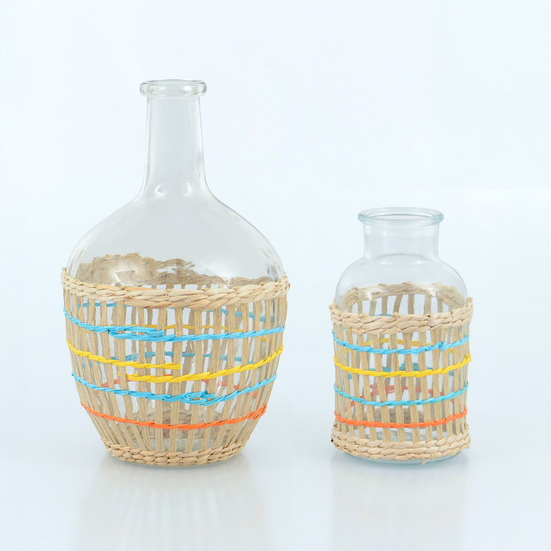 Vase bouteille avec tressage multicolore