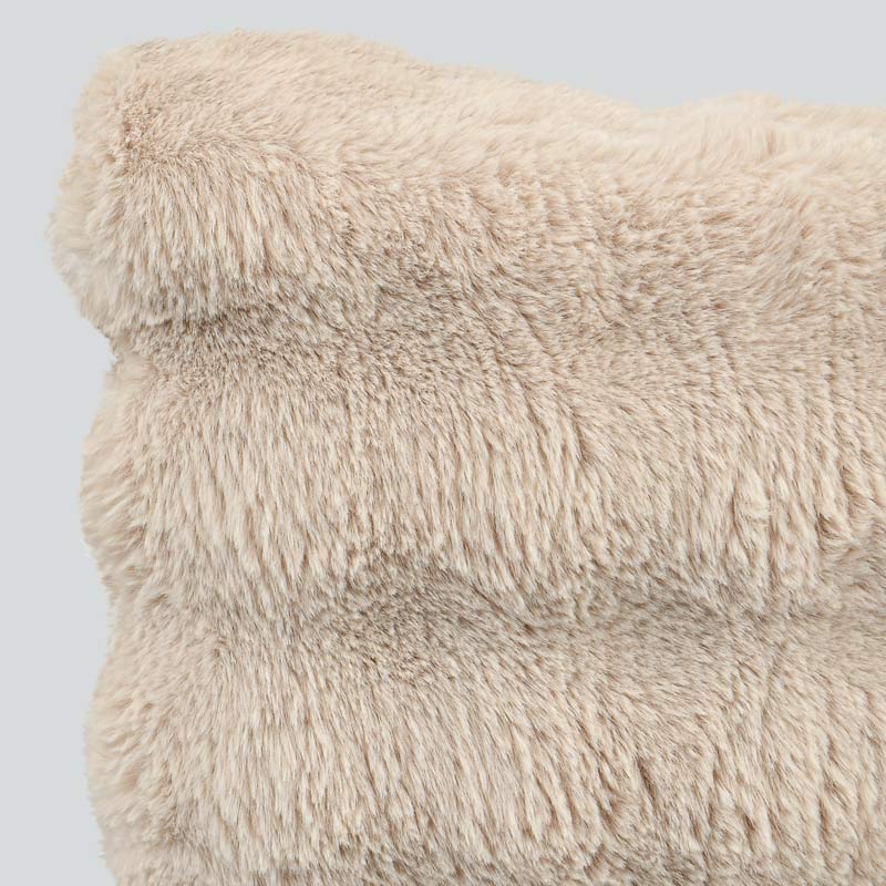 Coussin imitation fourrure 'Louve' beige