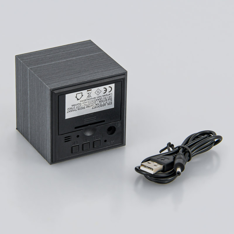 Réveil digital cube