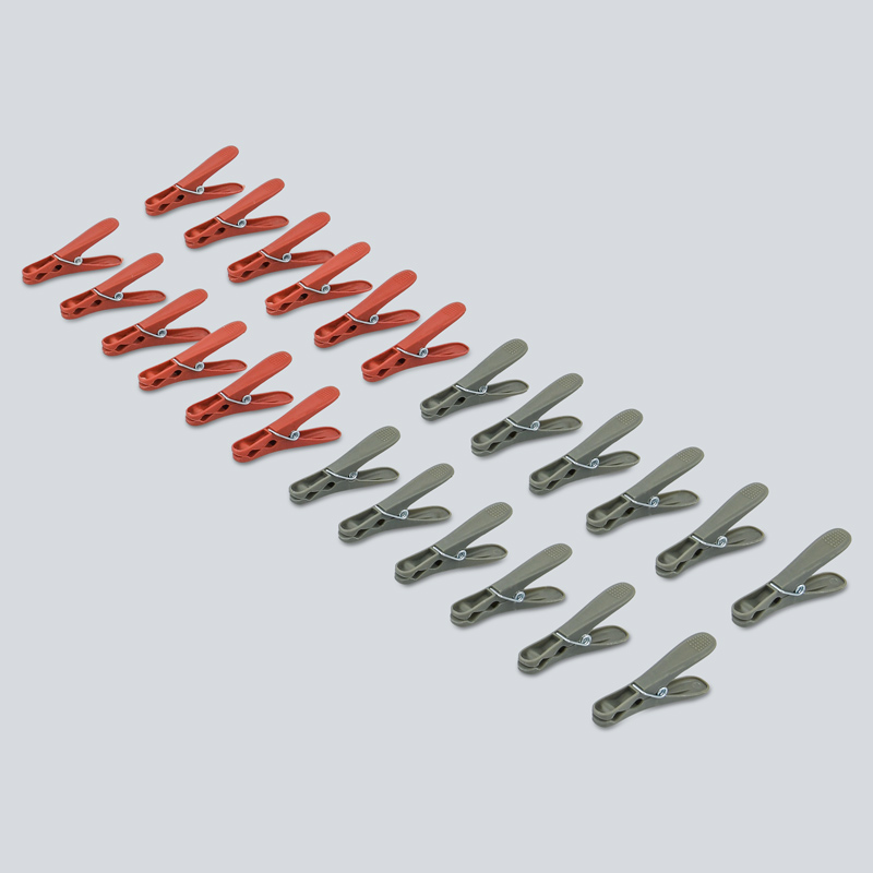 Lot de 24 pinces à linge vert et terracotta