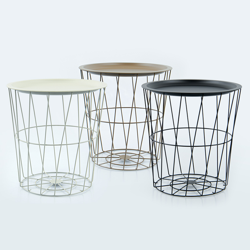 Table filaire en métal blanc