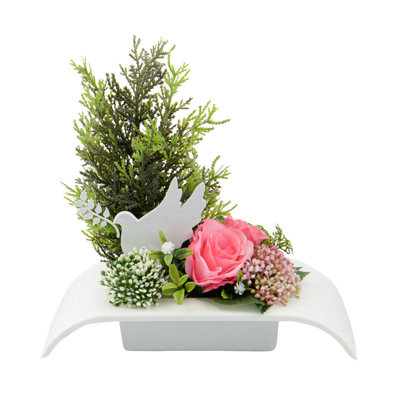 Composition florale rose sur plateau 