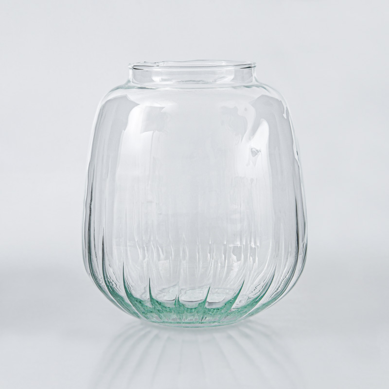 Vase boule strié 'Festonne