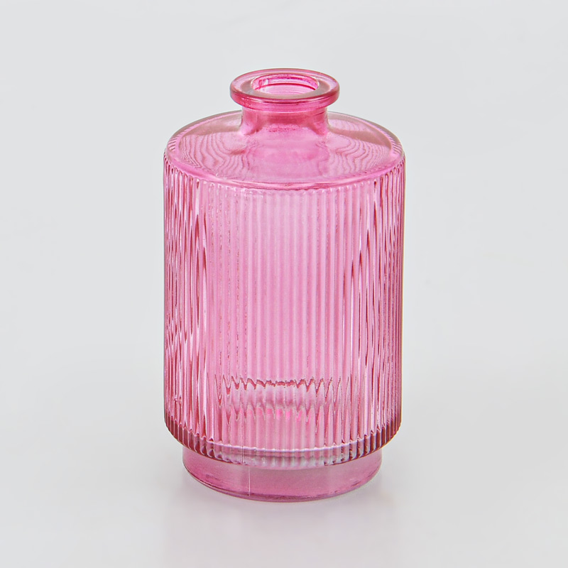 Petit vase strié rose