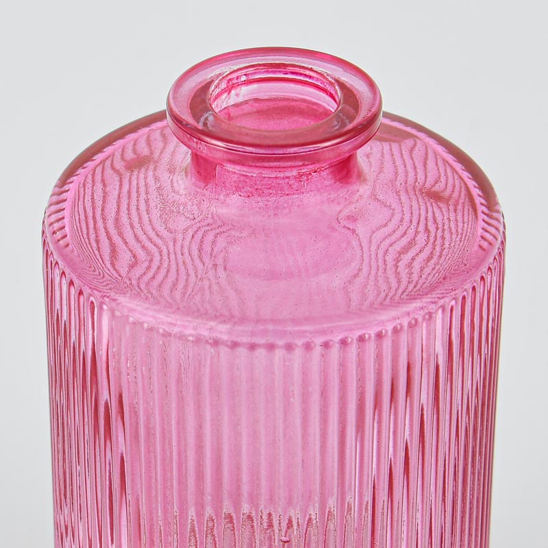 Petit vase strié rose