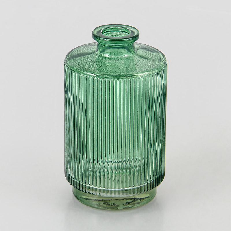 Petit vase strié vert