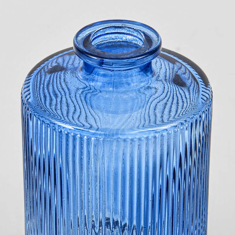 Petit vase strié bleu