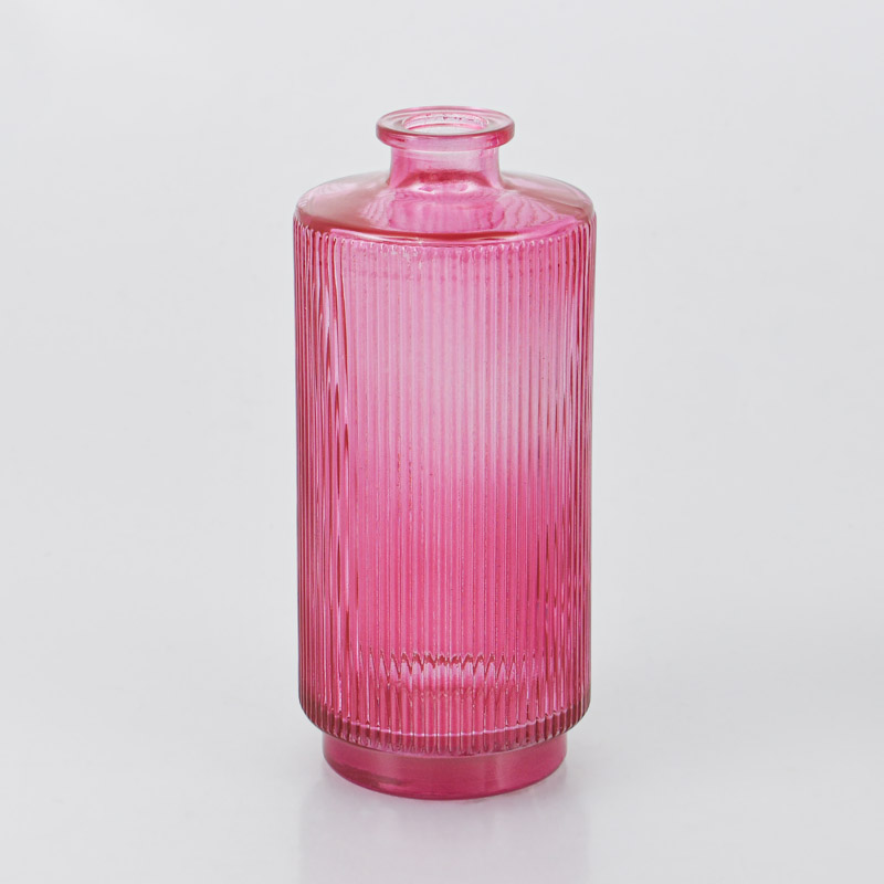 Petit vase strié rose