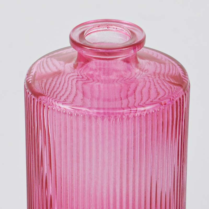 Petit vase strié rose