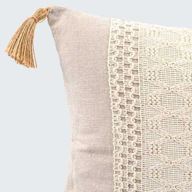 Coussin bohème macrame avec pompons