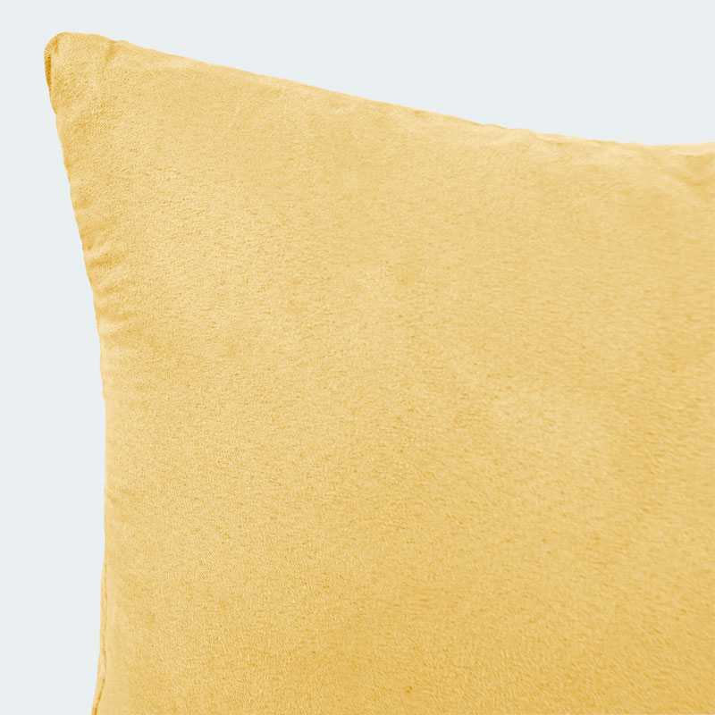 Coussin suédine 'Stormy' jaune curry