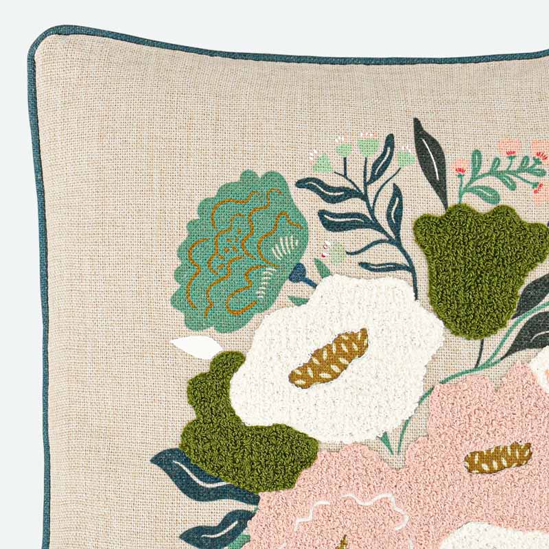 Coussin fleuri tufté 'Rosaleda'
