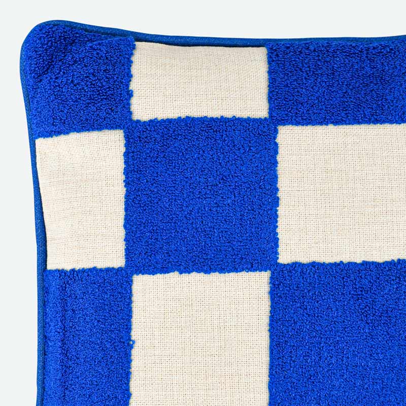 Coussin damier tufté 'Lizzie' bleu et blanc 
