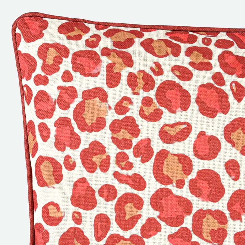Coussin imprimé léopard 'Leonie' rose