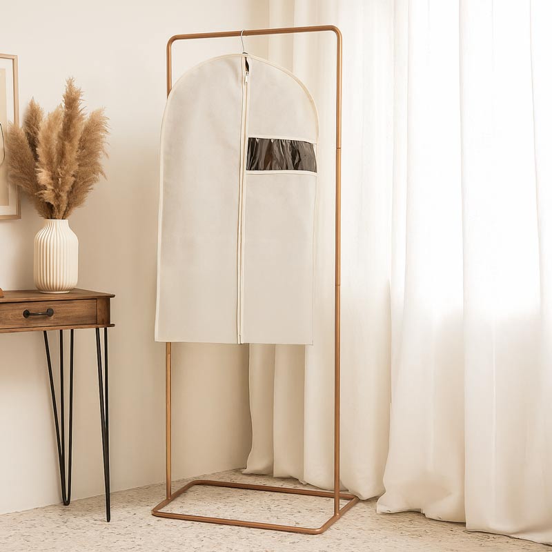 Housse de rangement pour vêtements crème 