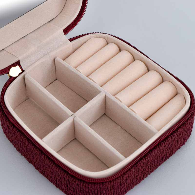 Boîte à bijoux carrée avec noeud