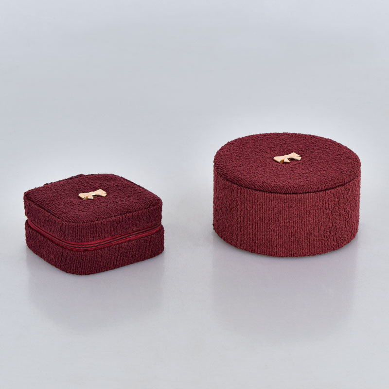 Boîte à bijoux carrée avec noeud