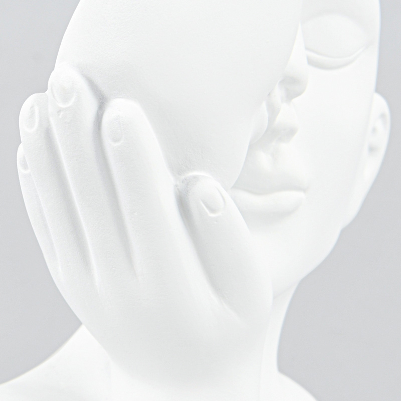 Statue visage et main blanc