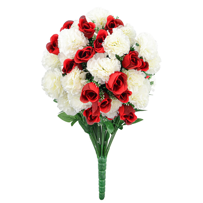Bouquet de boutons de roses et oeillets