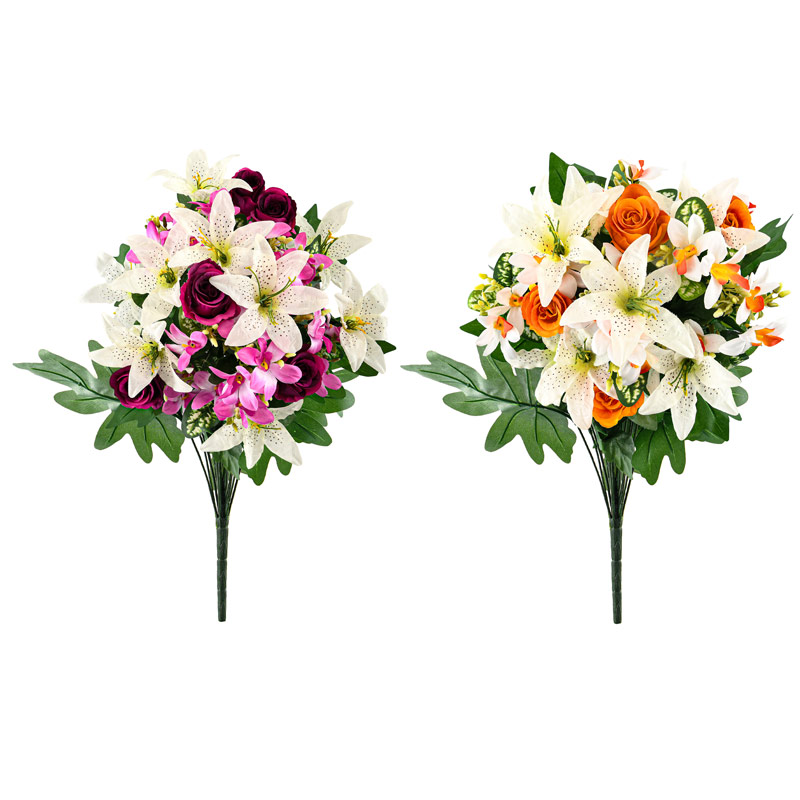 Bouquet de boutons de roses et lys