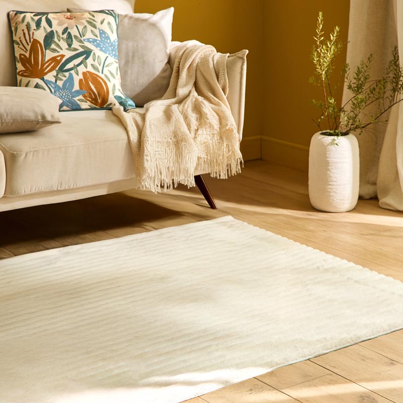 Tapis 'Stripes' imitation fourrure blanc