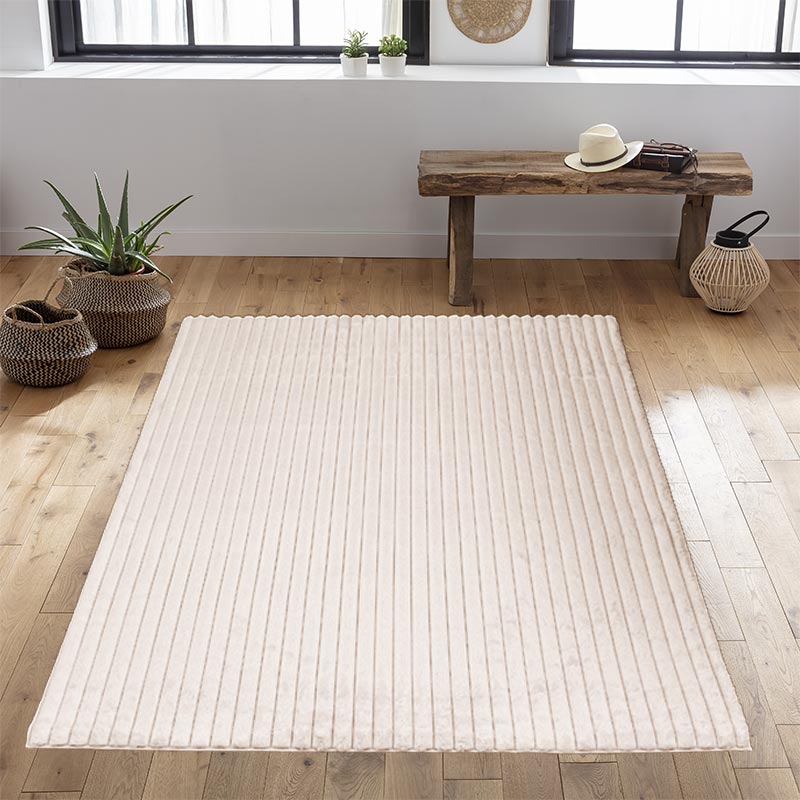 Tapis 'Stripes' imitation fourrure beige