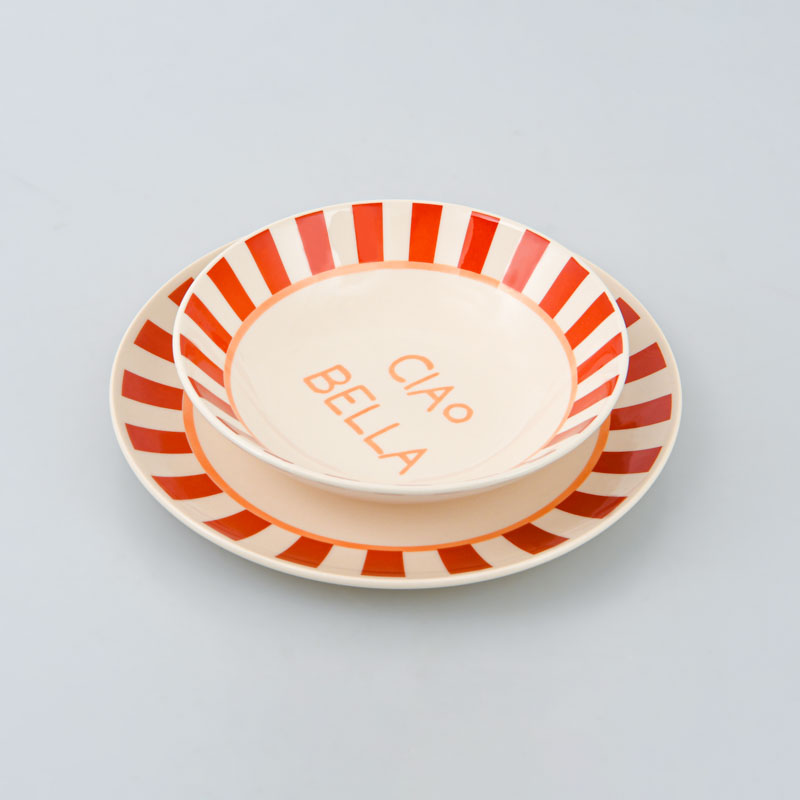 Assiette plate rayée 'Ciao Bella' rouge
