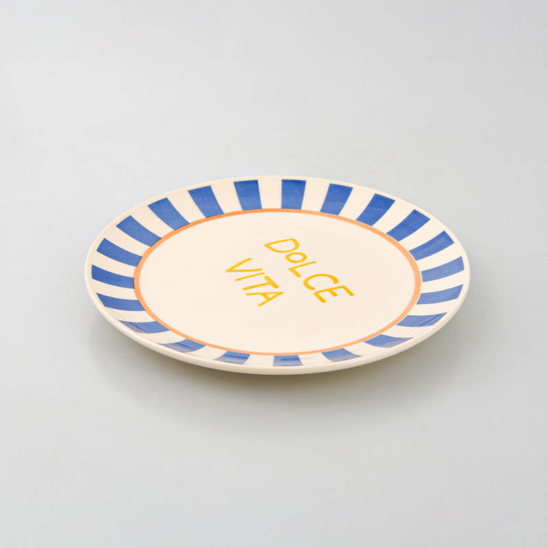 Assiette plate rayée 'Dolce Vita' bleue 