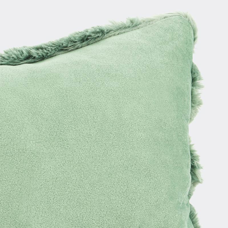 Coussin imitation fourrure 'Astrid' céladon