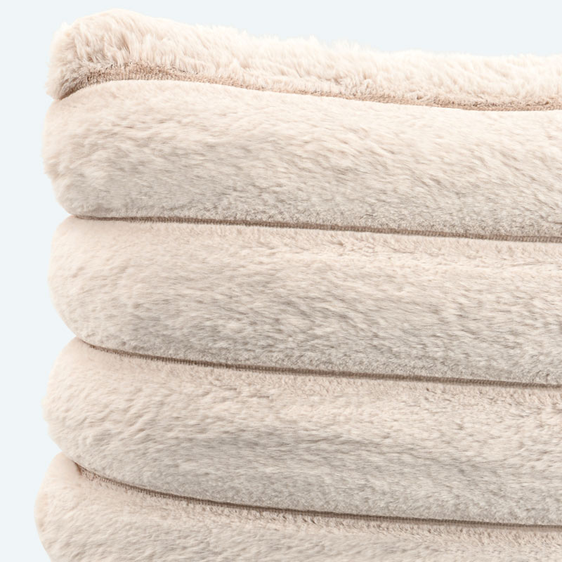 Coussin imitation fourrure 'Astrid' beige