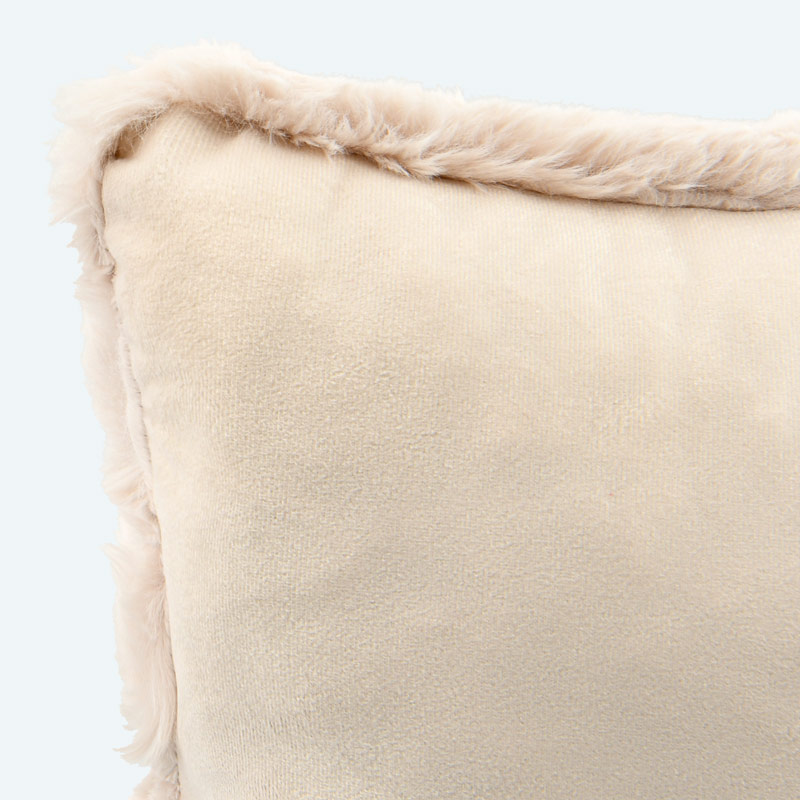 Coussin imitation fourrure 'Astrid' beige