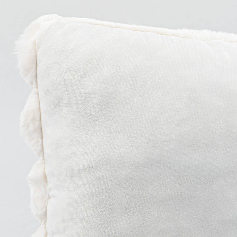 Coussin imitation fourrure 'Astrid' écru
