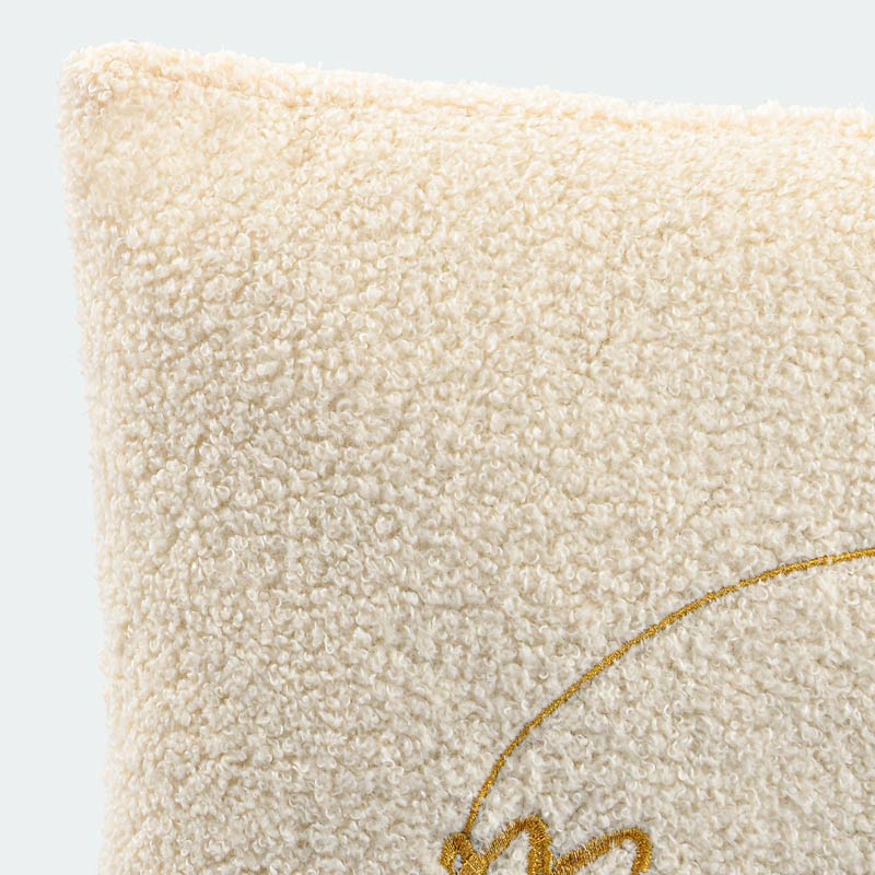 Coussin sherpa brodé 'Merry Christmas' blanc